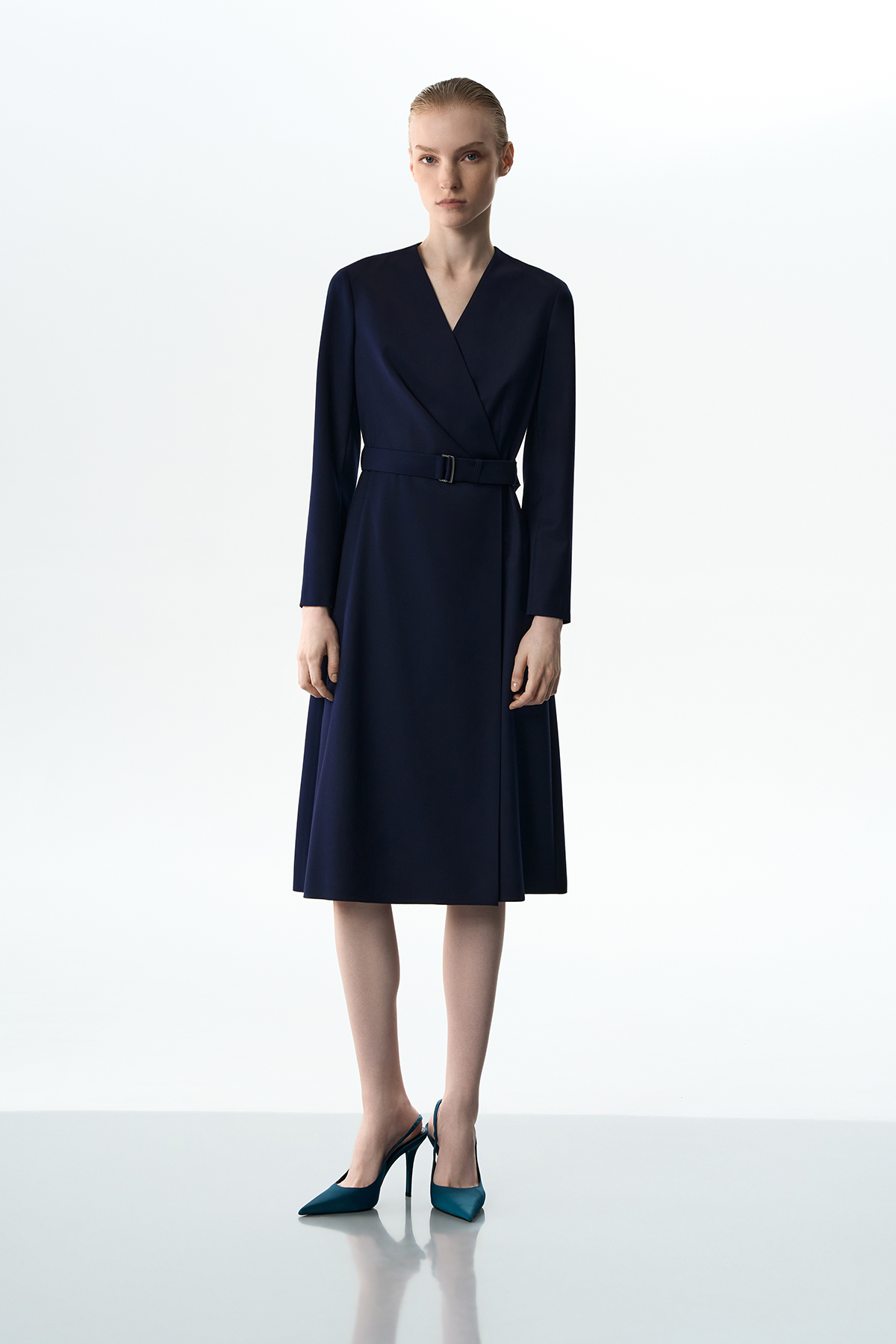 Платье с поясом VASSA&Co, пол female, цвет синий