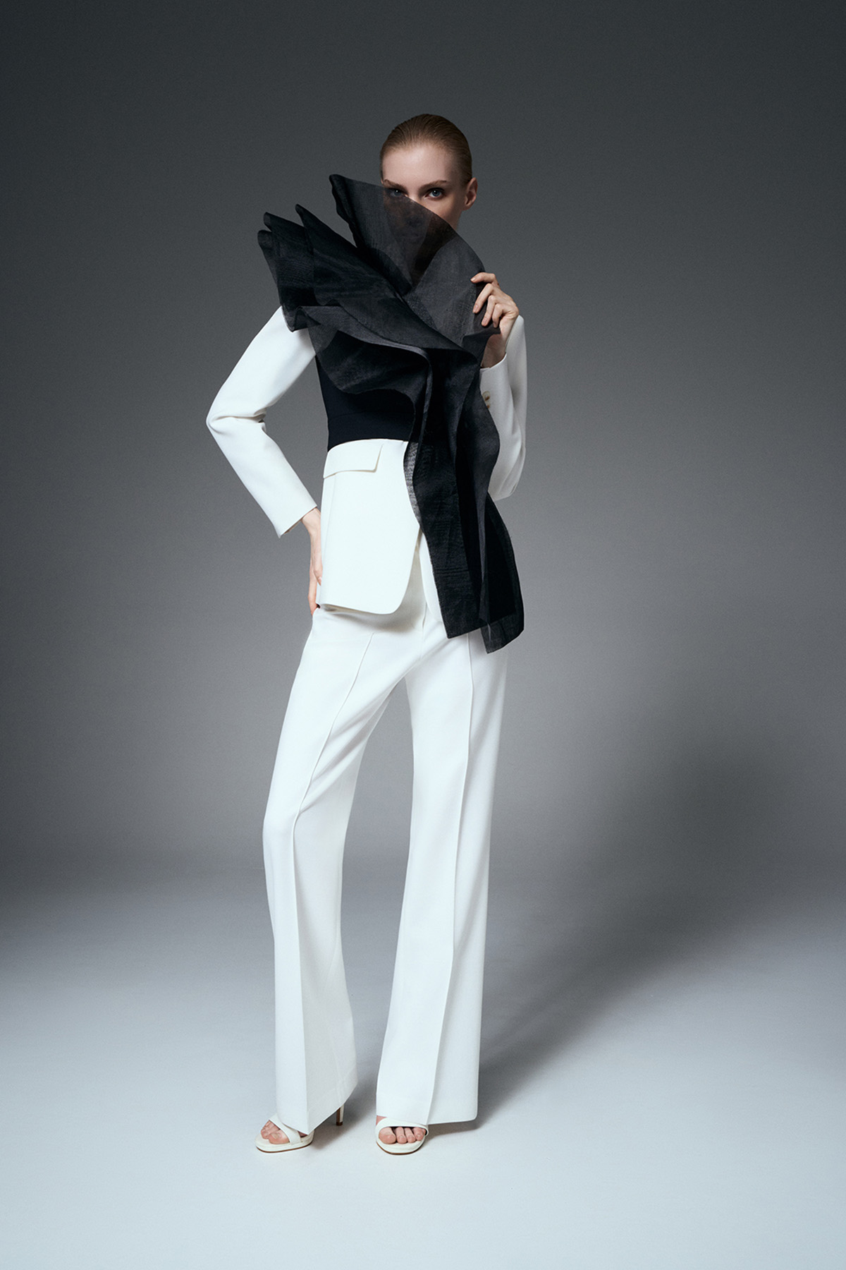 Жилет на одно плечо VASSA&Co, пол женский, цвет черный