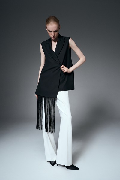 Жилет удлиненный с бахромой VASSA&Co, пол женский, цвет черный