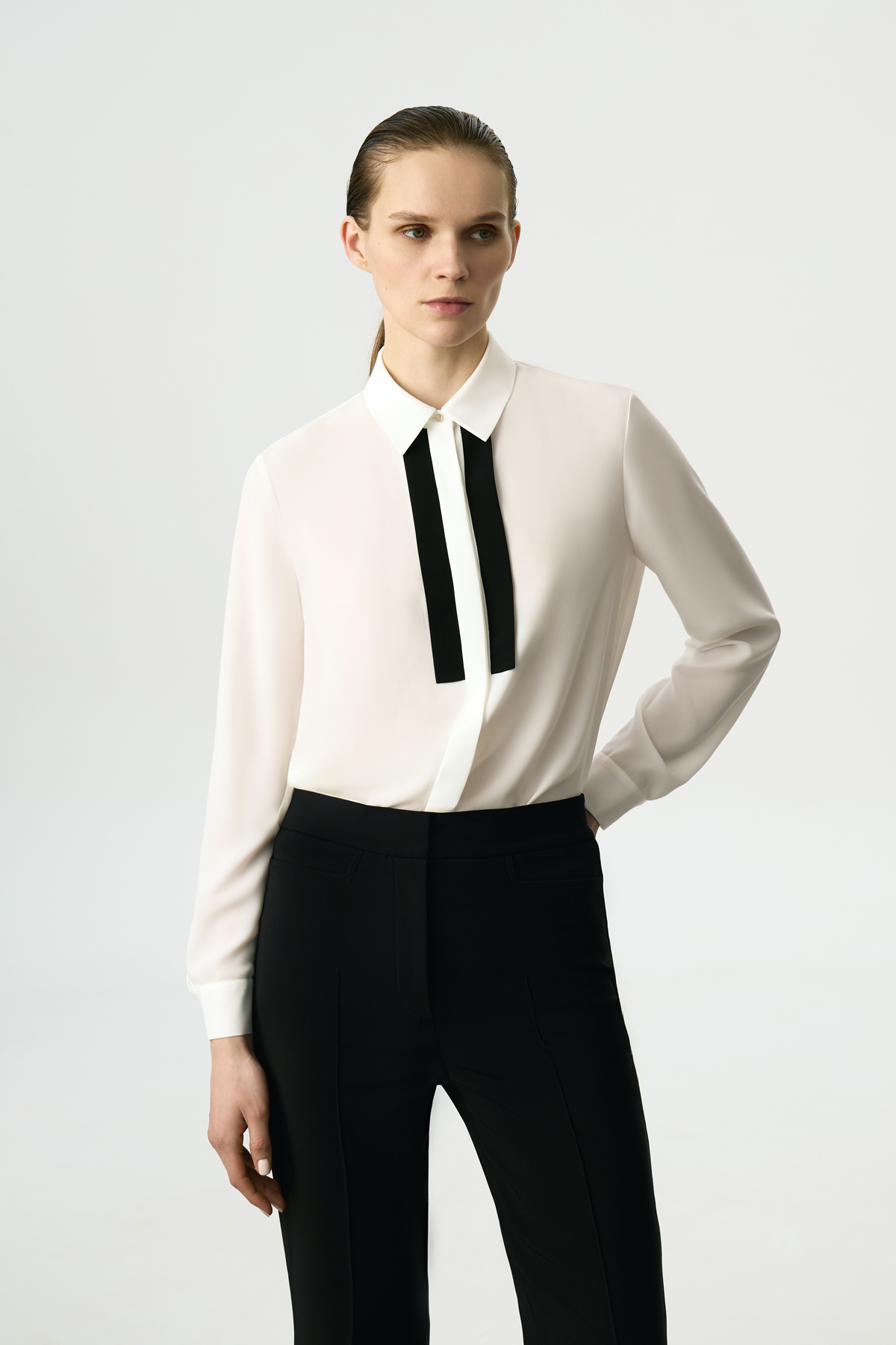 Блузка с контрастными деталями VASSA&Co, пол женский, цвет белый