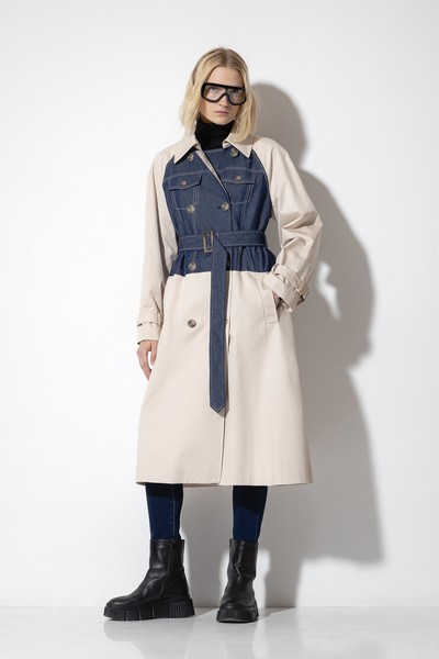 Двубортный тренч с джинсой VASSA CODE, пол женский, цвет белый