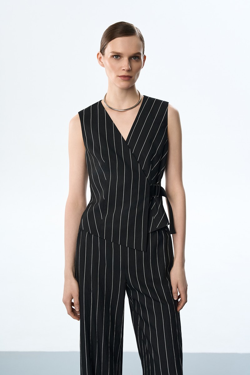 Жилет в полоску VASSA&Co, пол женский, цвет черный