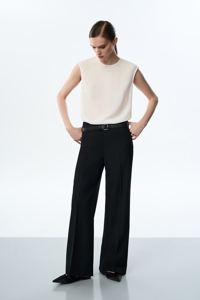 Брюки черные со стрелками VASSA&Co, пол женский, цвет черный