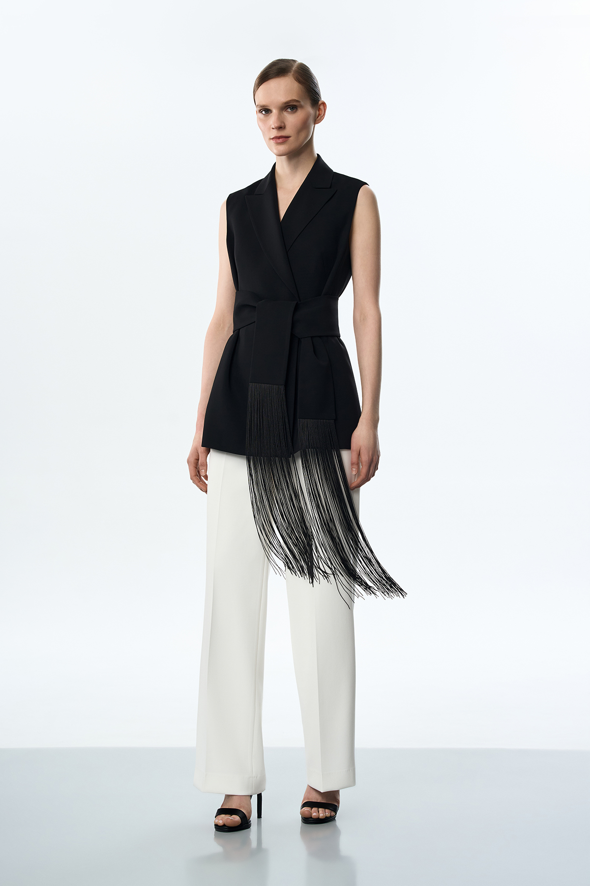 Жилет с поясом с бахромой VASSA&Co, пол женский, цвет черный