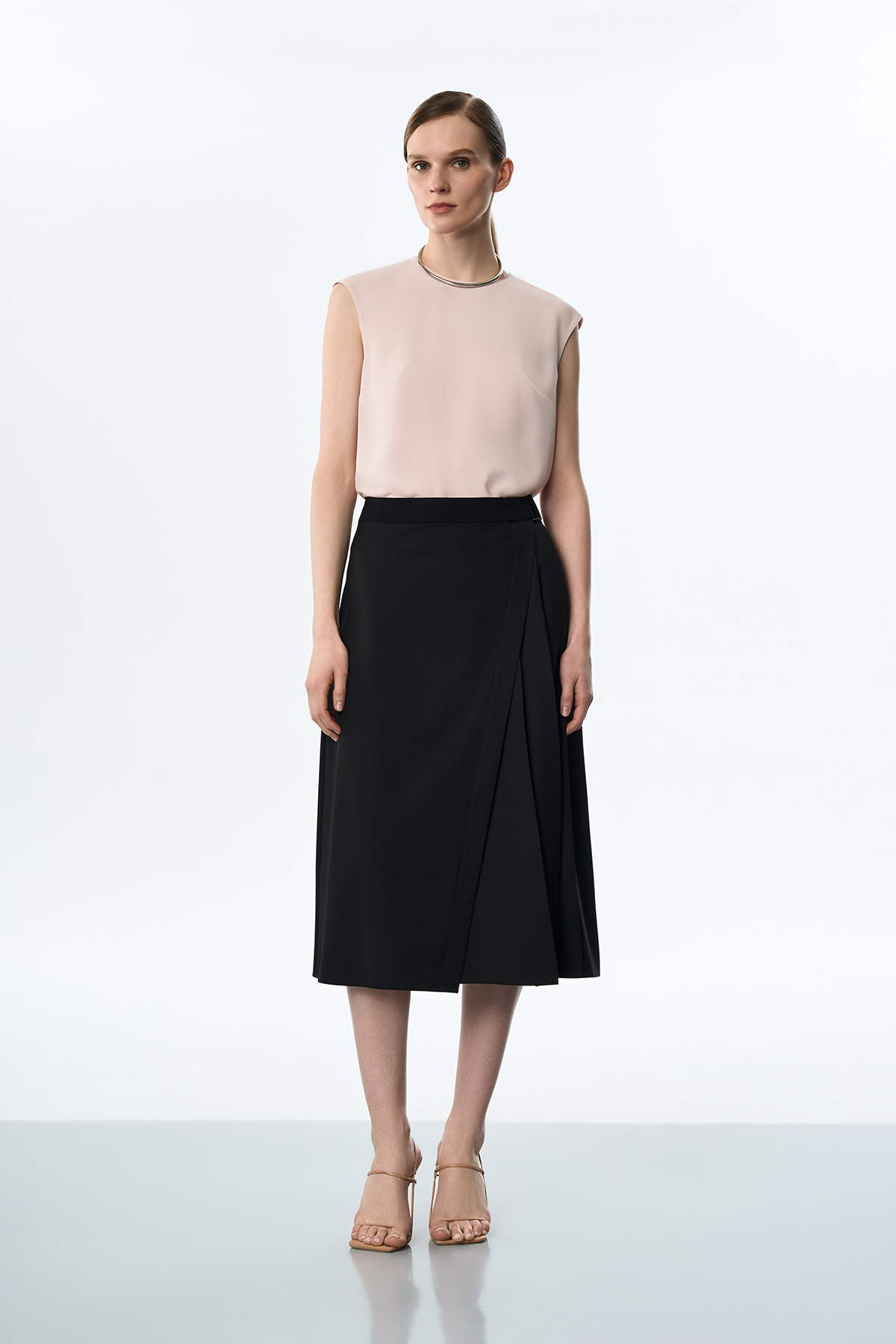 Юбка со складками VASSA&Co, пол женский, цвет черный