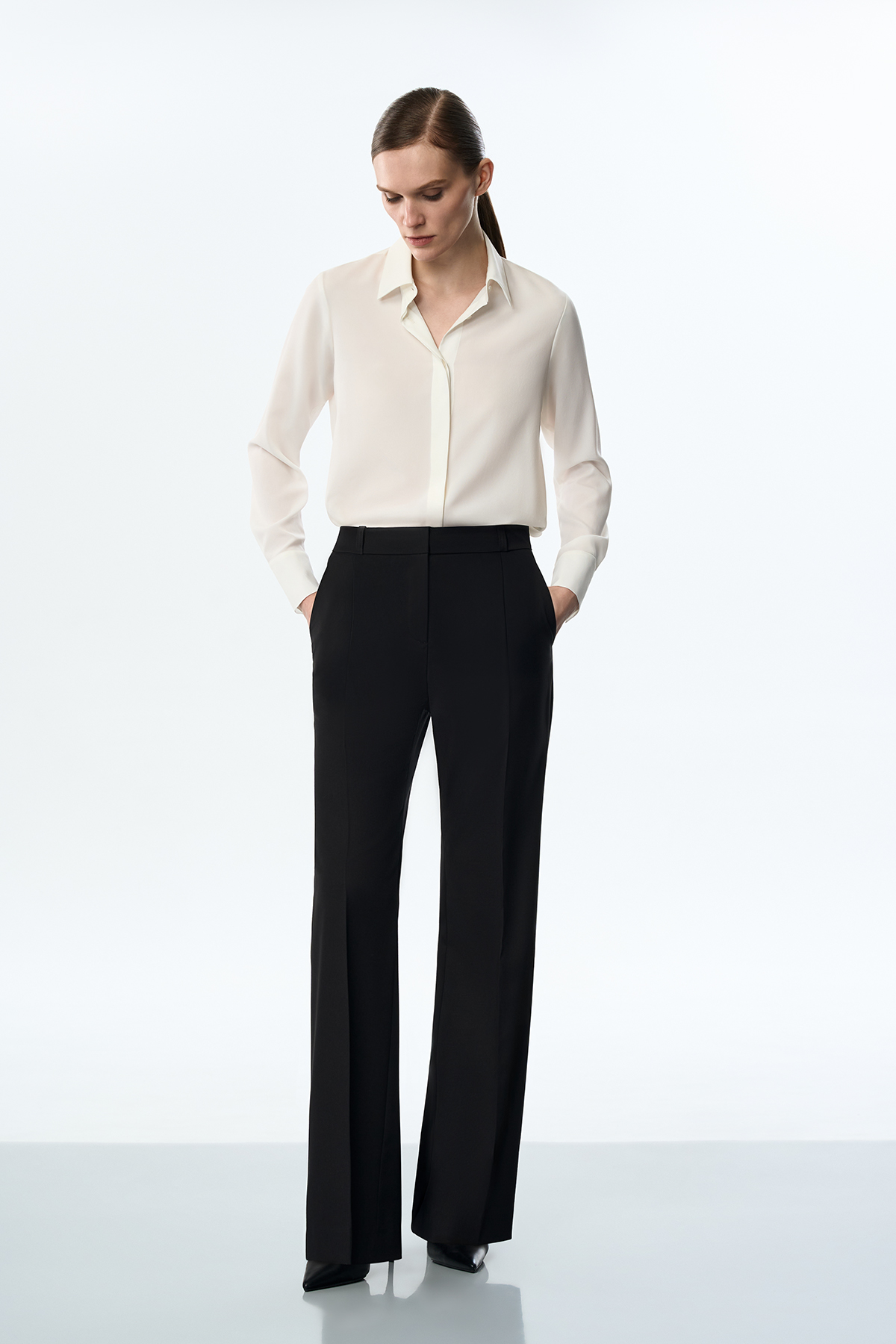 Брюки черные VASSA&Co, пол женский, цвет черный