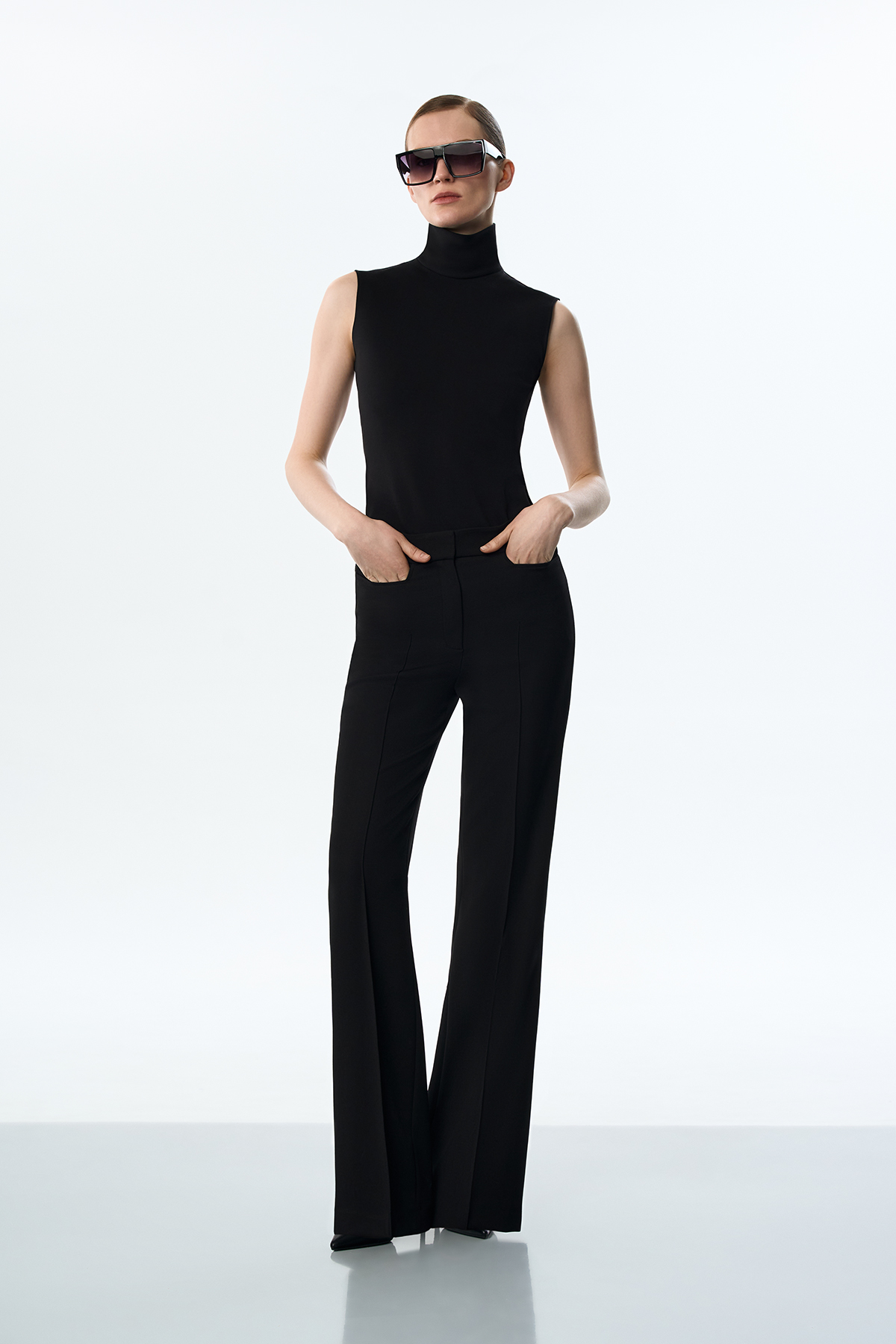 Брюки черные , пол женский, цвет черный