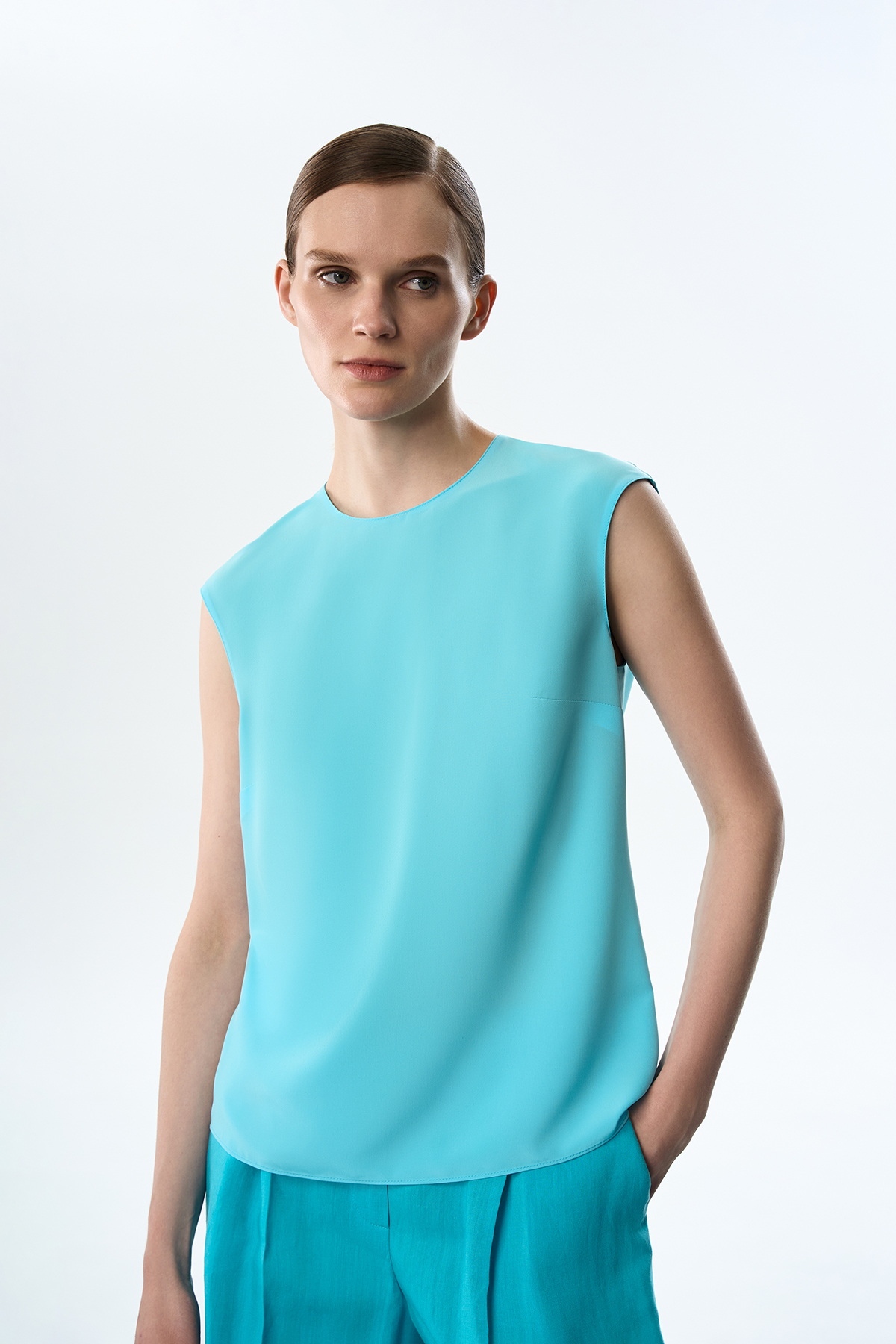 Блузка бирюзового цвета VASSA&Co, пол female, цвет голубой