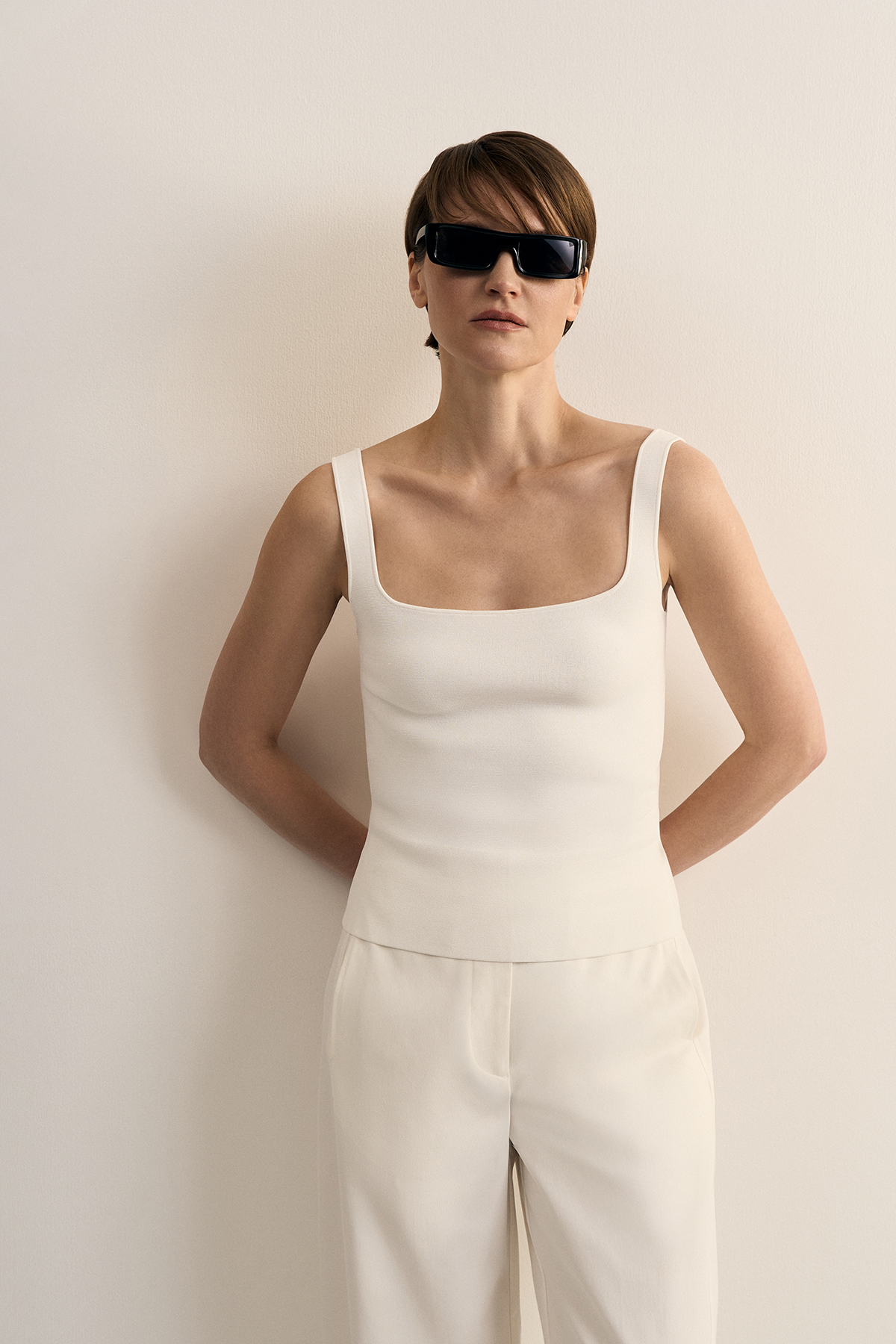 Топ на широких бретелях VASSA CODE, пол female, цвет white