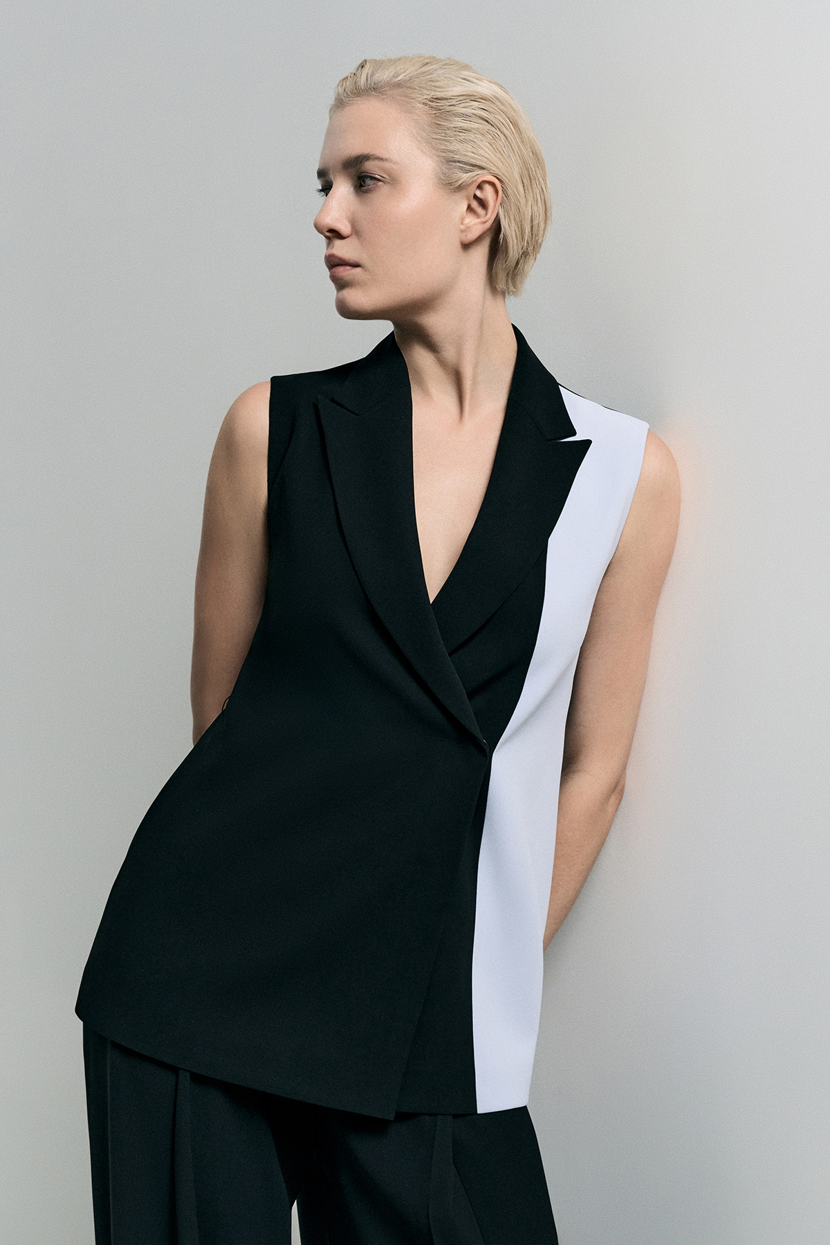 Жилет удлиненный VASSA&Co, пол female, цвет black