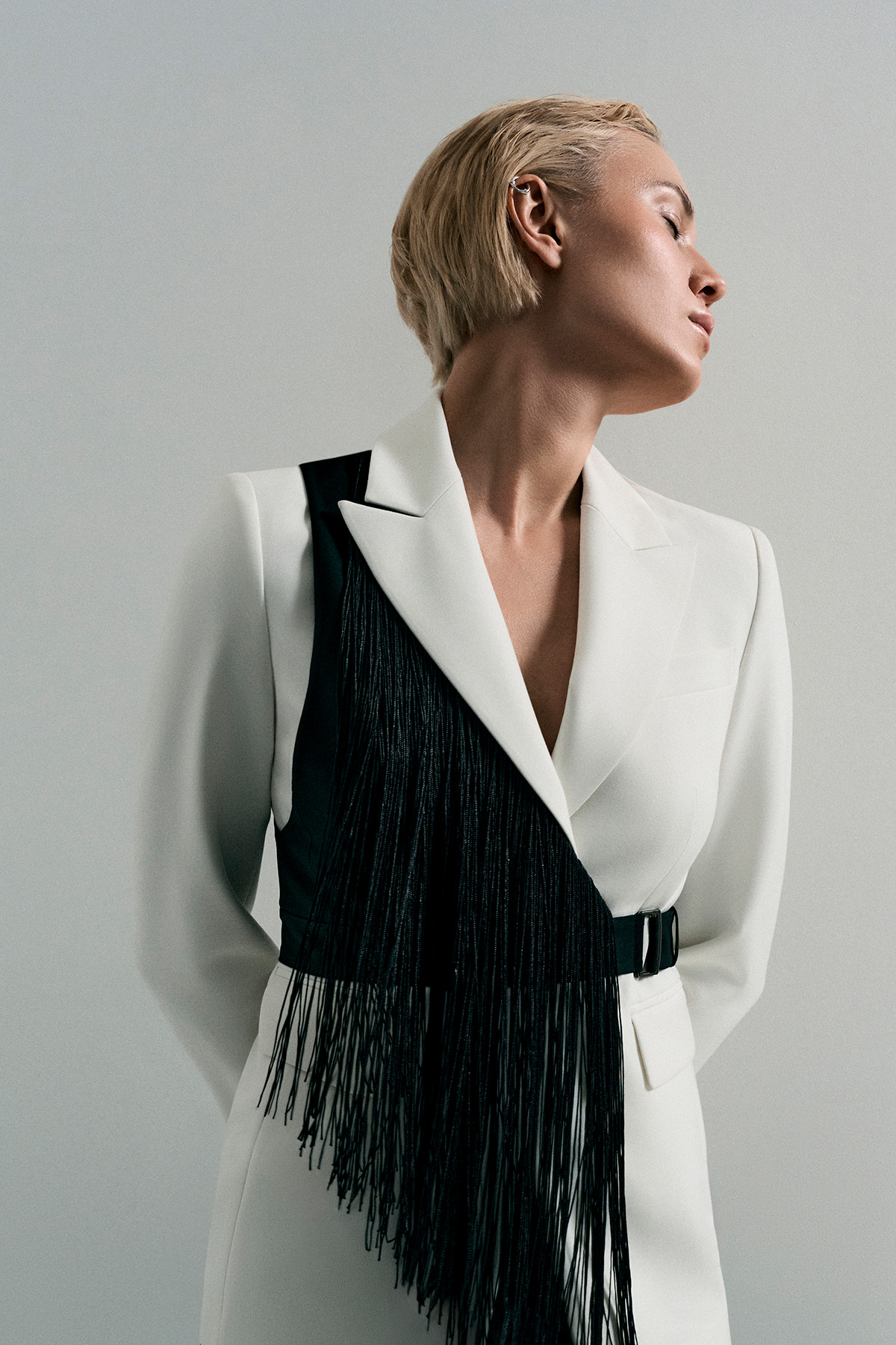 Жилет с бахромой VASSA&Co, пол женский, цвет черный