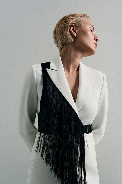 Жилет с бахромой VASSA&Co, пол женский, цвет черный