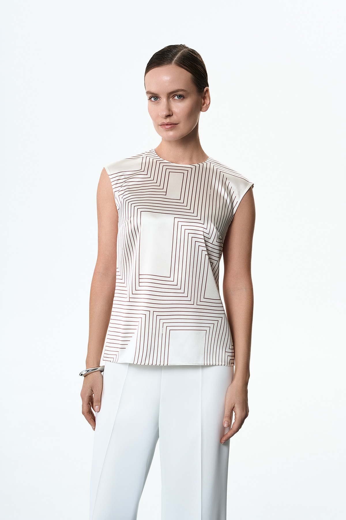 Блузка шёлковая VASSA&Co, пол женский, цвет бежевый