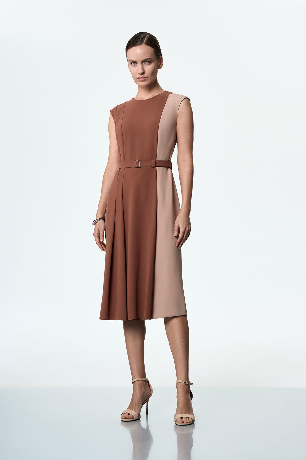 Платье коричневое VASSA&Co, пол женский, цвет коричневый
