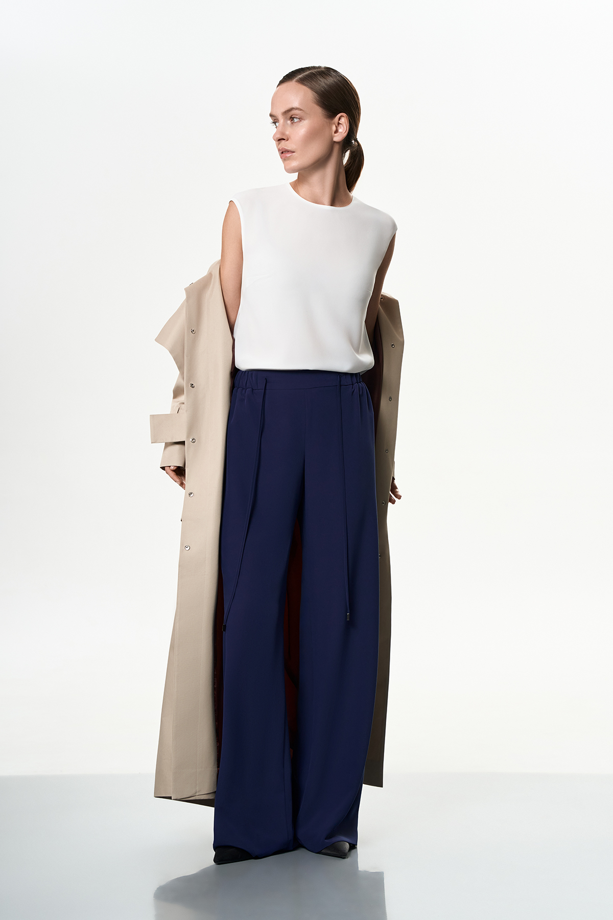 Брюки широкие синие VASSA&Co, пол женский, цвет синий