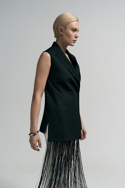 Жилет удлиненный с бахромой VASSA&Co, пол женский, цвет черный