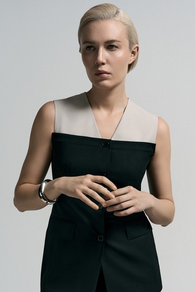 Жилет приталенный VASSA&Co, пол female, цвет black