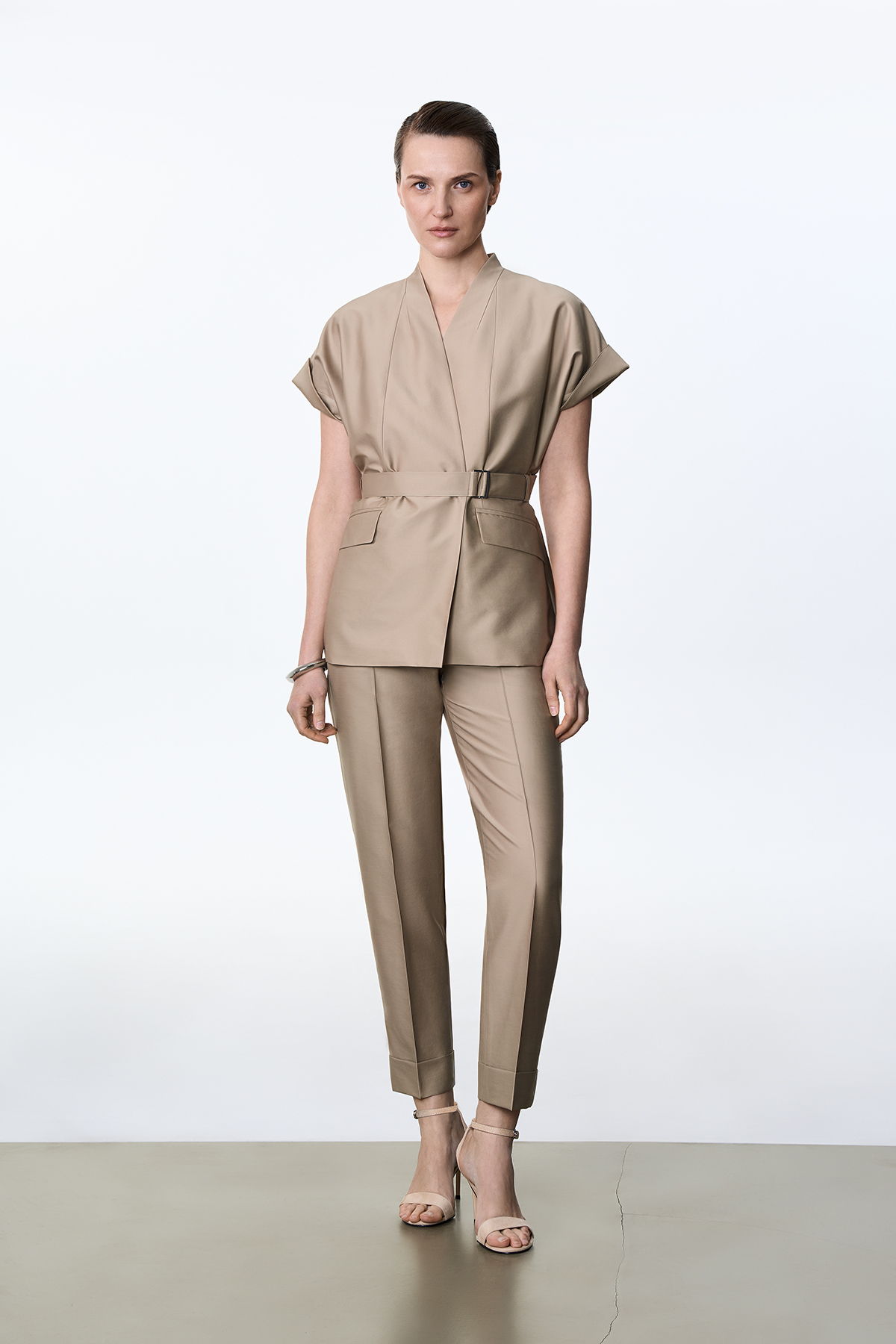 Брюки укороченные VASSA&Co, пол женский, цвет хаки