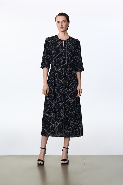 Платье с принтом VASSA&Co, пол женский, цвет черный