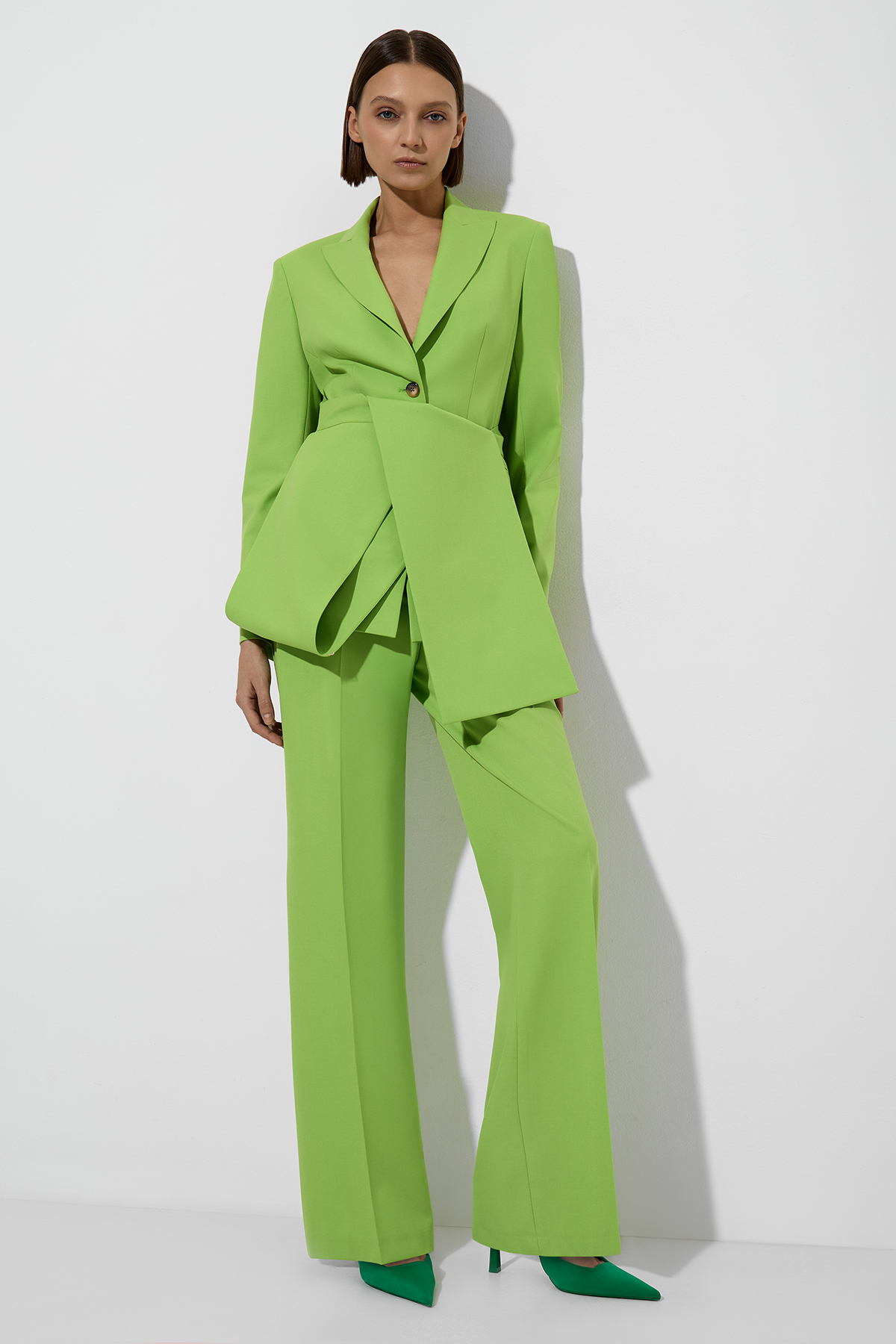 Trousers VASSA&Co, пол female, цвет зеленый