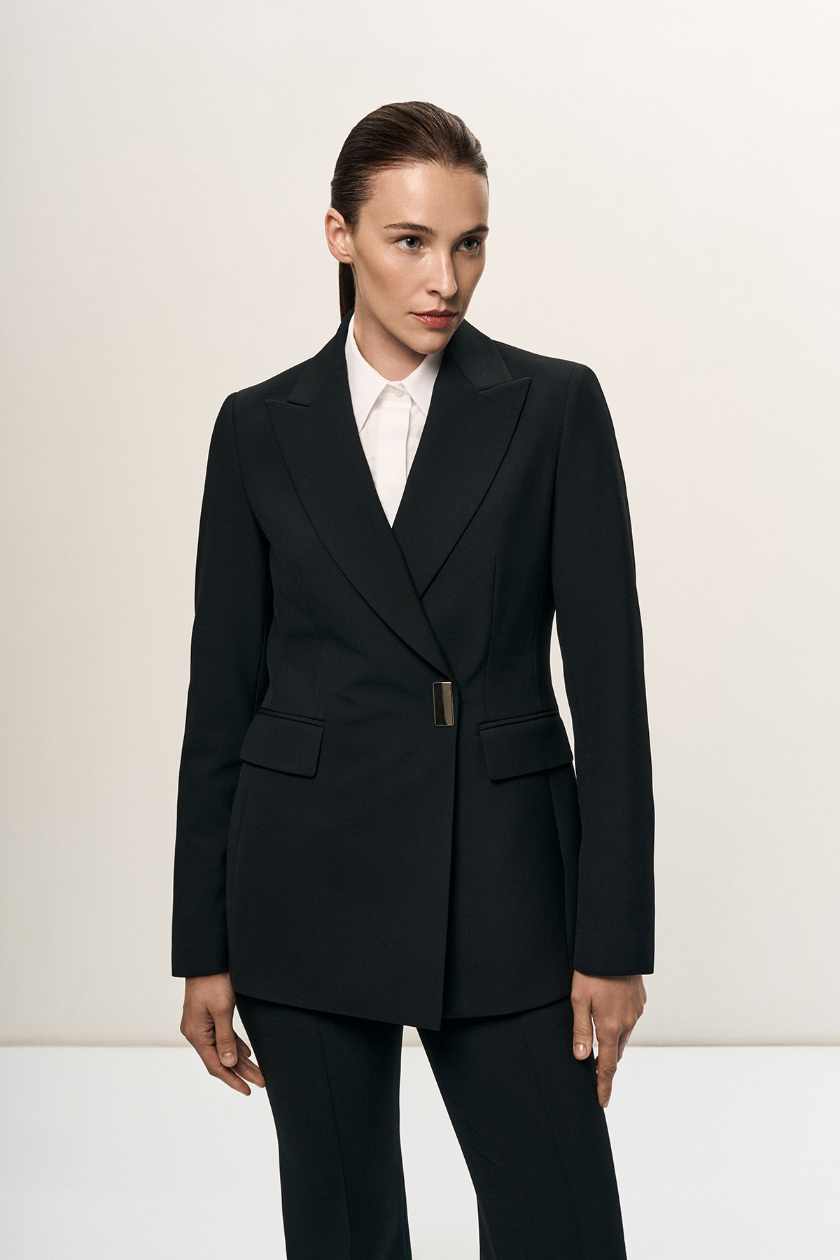 Жакет с металлической застёжкой VASSA&Co, пол female, цвет black