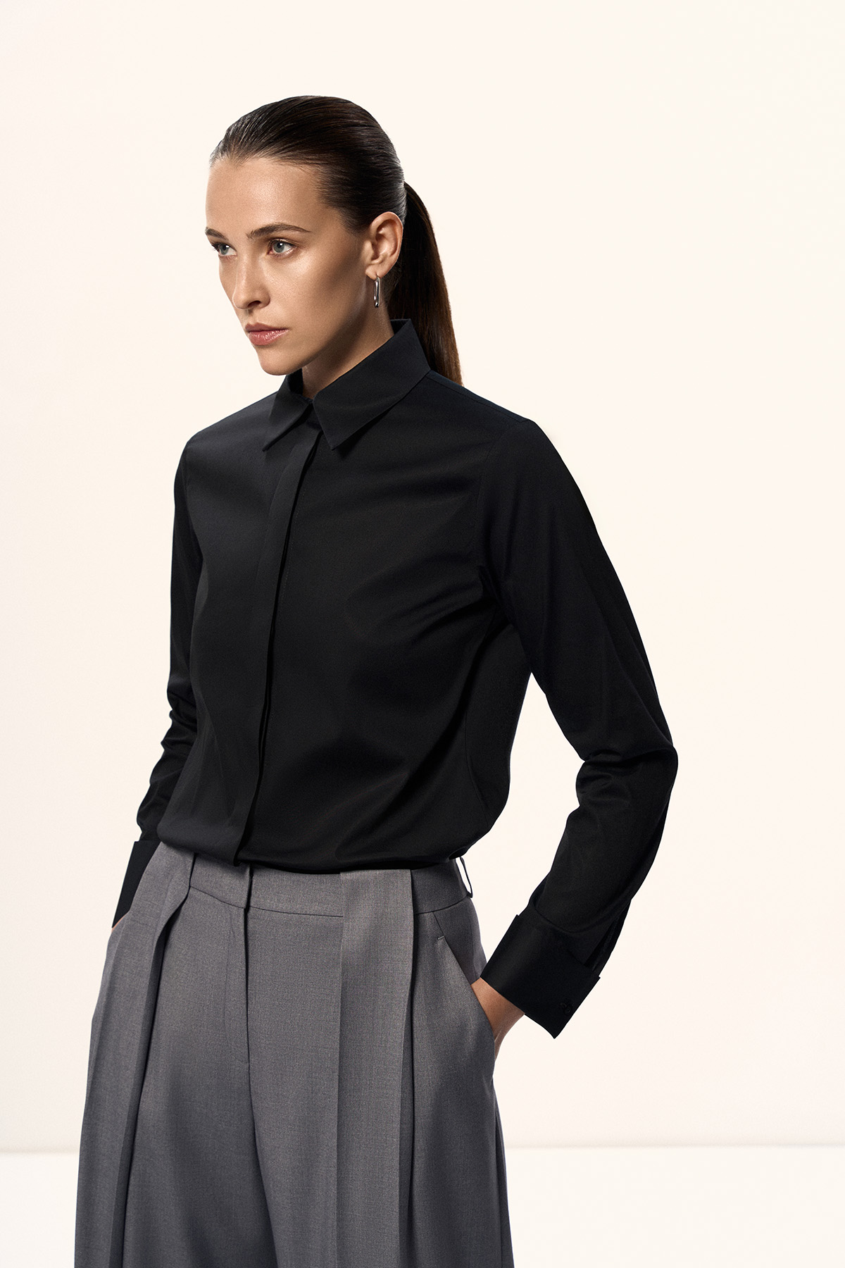 Рубашка черная VASSA&Co, пол female, цвет black