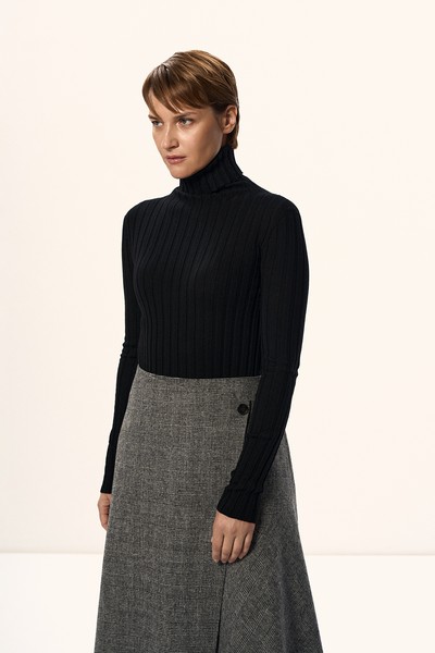 Водолазка шерстяная VASSA CODE, пол female, цвет black
