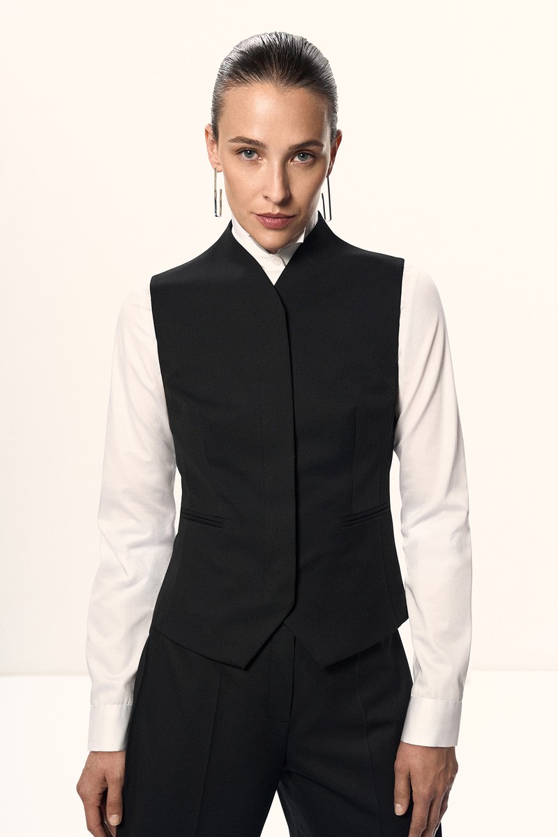 Жилет приталенного кроя VASSA&Co, пол female, цвет black
