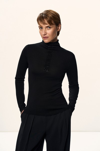 Черная водолазка с декоративной отделкой VASSA CODE, пол female, цвет black