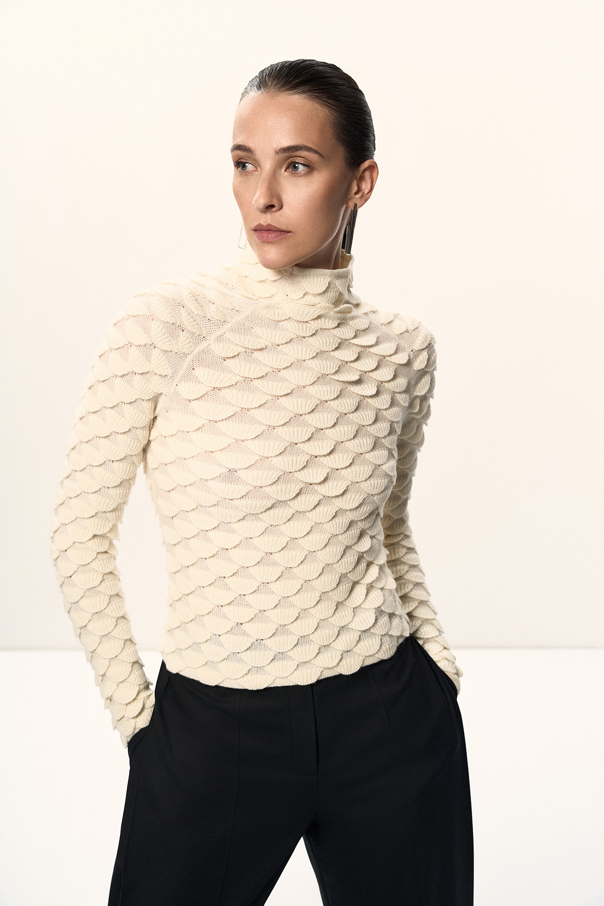 Джемпер с объемной фактурой VASSA CODE, пол female, цвет white