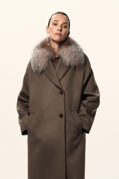 Пальто с воротником из натурального меха VASSA&Co, пол female, цвет brown
