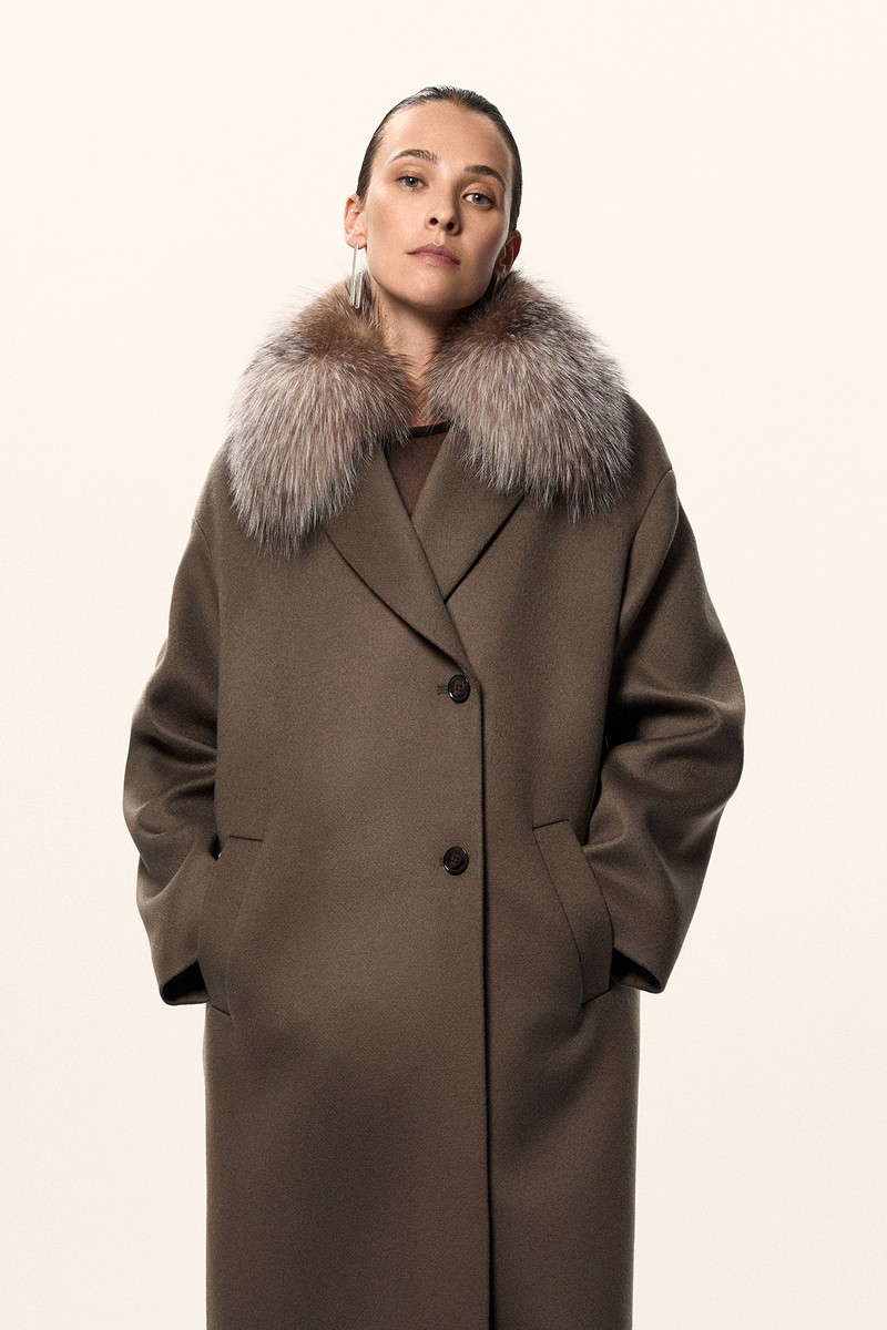Пальто с воротником из натурального меха VASSA&Co, пол female, цвет brown