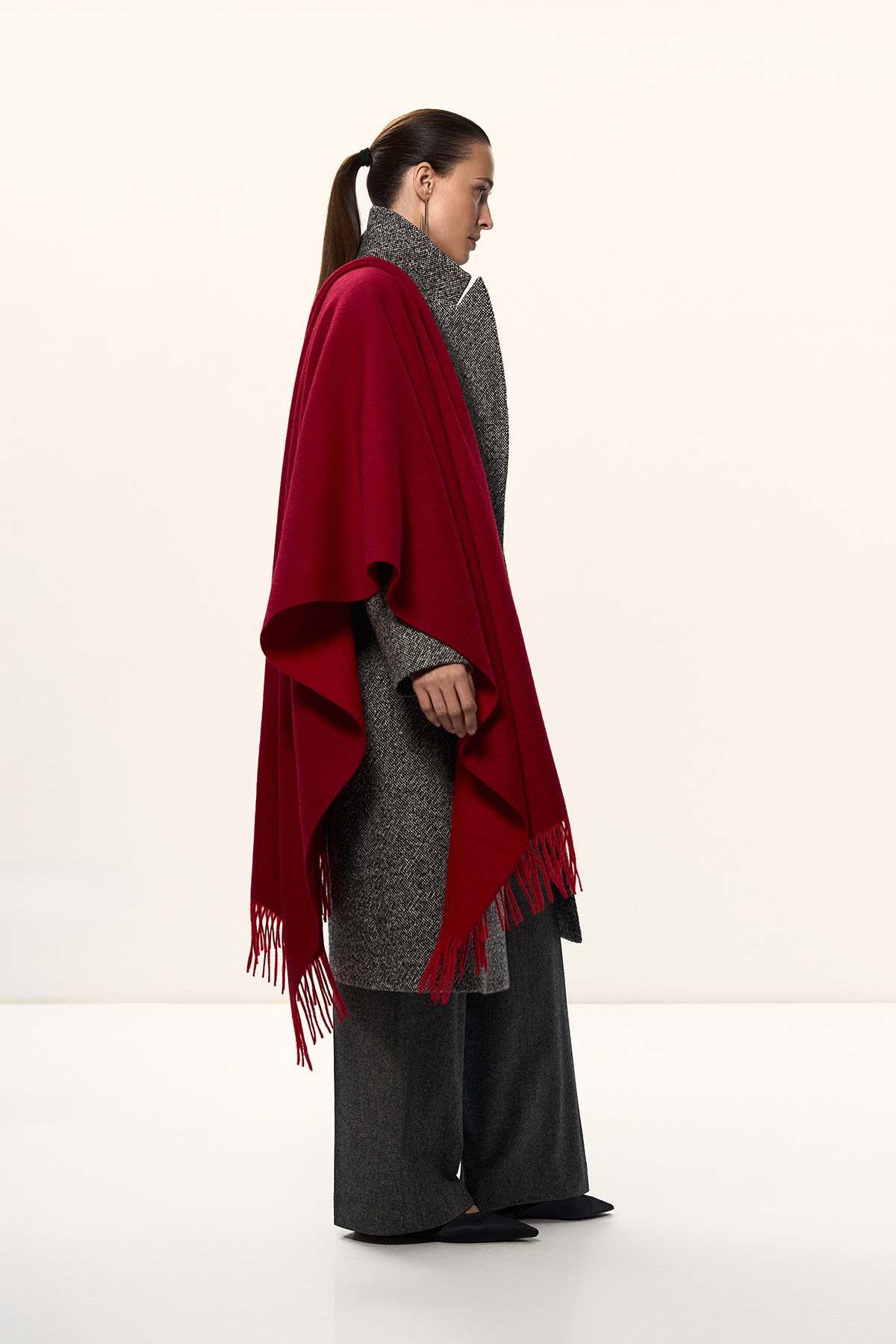 Объемный шарф с бахромой VASSA CODE, пол female, цвет red