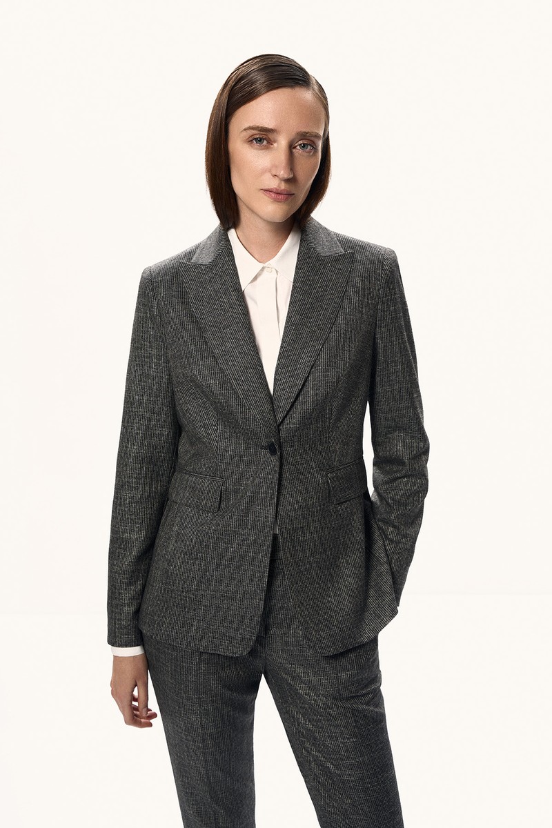 Жакет из фактурной костюмной ткани VASSA&Co, пол female, цвет серый