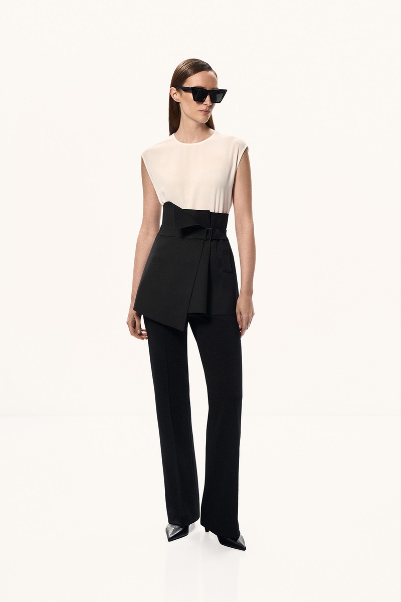 Брюки прямого кроя VASSA&Co, пол female, цвет black
