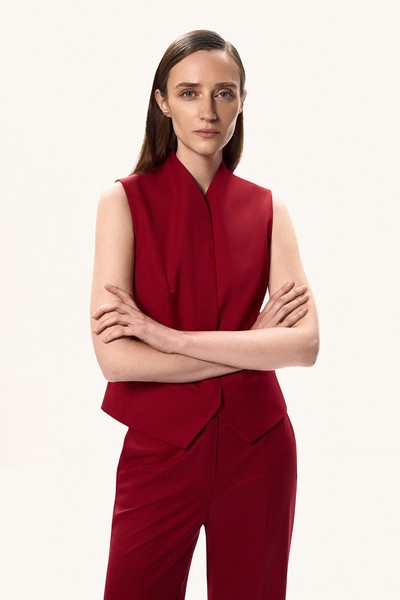 Жилет бордовый приталенный VASSA&Co, пол female, цвет red