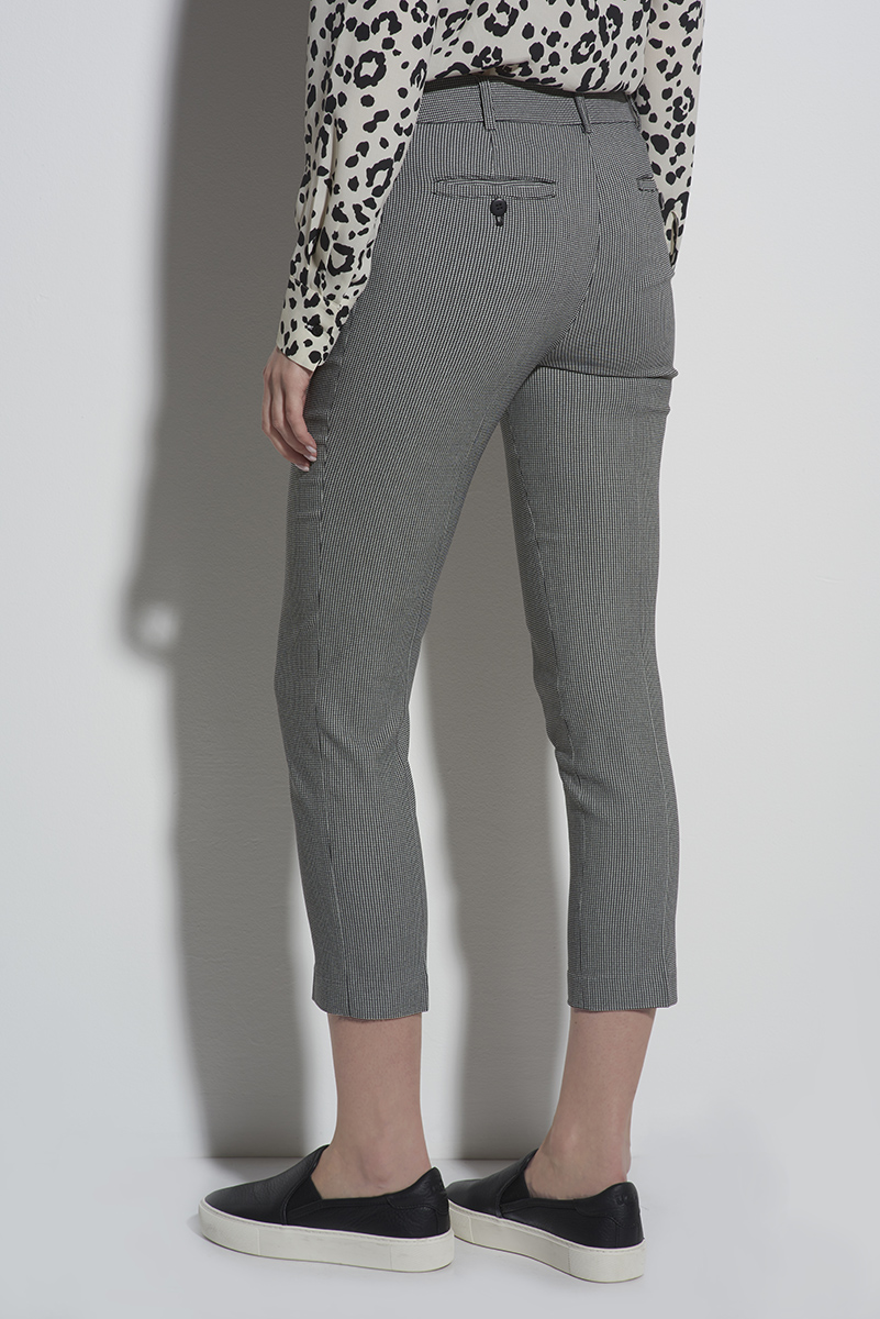 Брюки укороченные  зауженные к низу серого цвета VASSA CODE, пол женский, цвет серый, фото №[порядок
