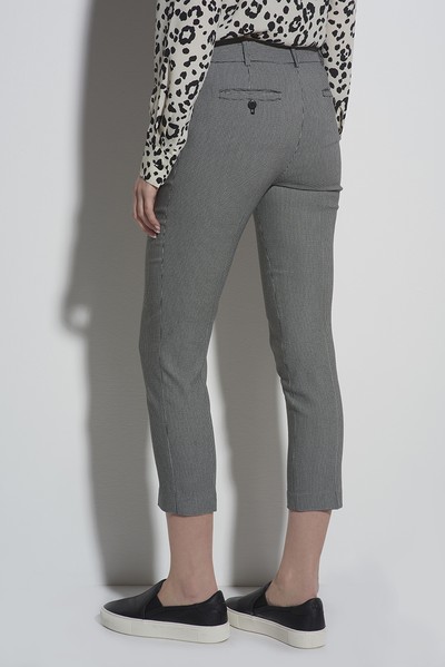 Брюки укороченные  зауженные к низу серого цвета VASSA CODE, пол женский, цвет серый, фото №[порядок