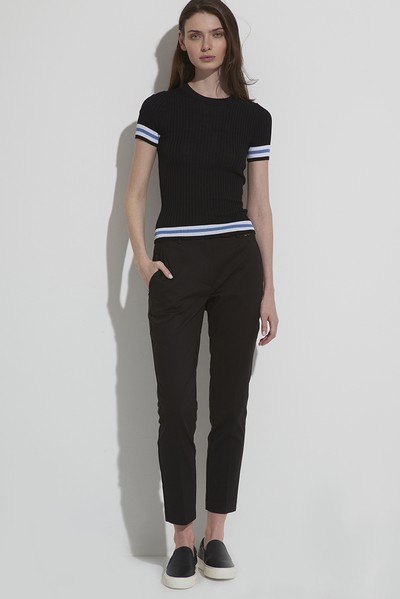 Джемпер с коротким рукавом из фактурного трикотажа , пол женский, цвет черный, фото №2