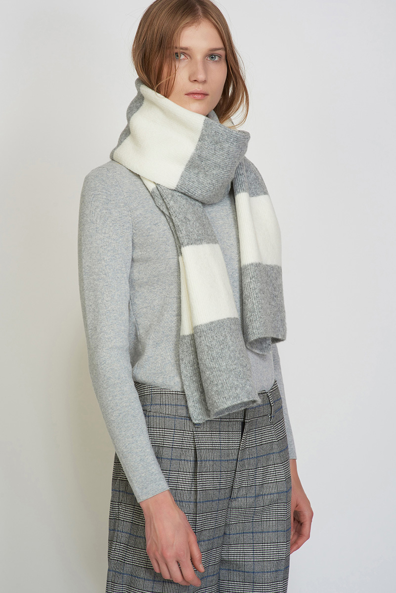 Шарф трикотажный VASSA CODE, пол женский, цвет серый, фото №4