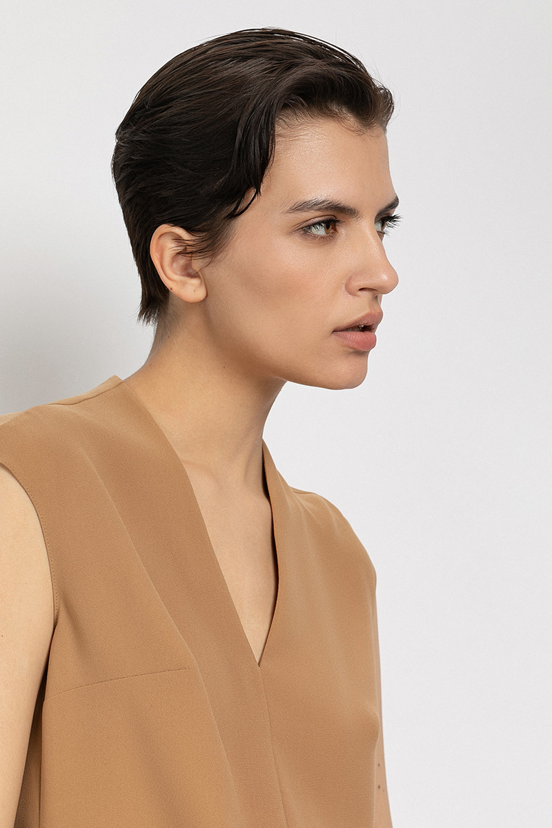 Базовый топ с V-образным вырезом VASSA&Co, пол женский, цвет коричневый, фото №3