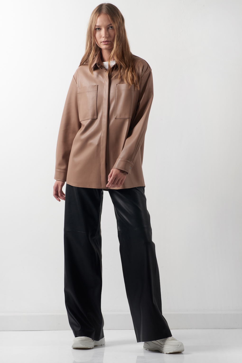 Рубашка из экокожи VASSA CODE, пол женский, цвет коричневый, фото №3