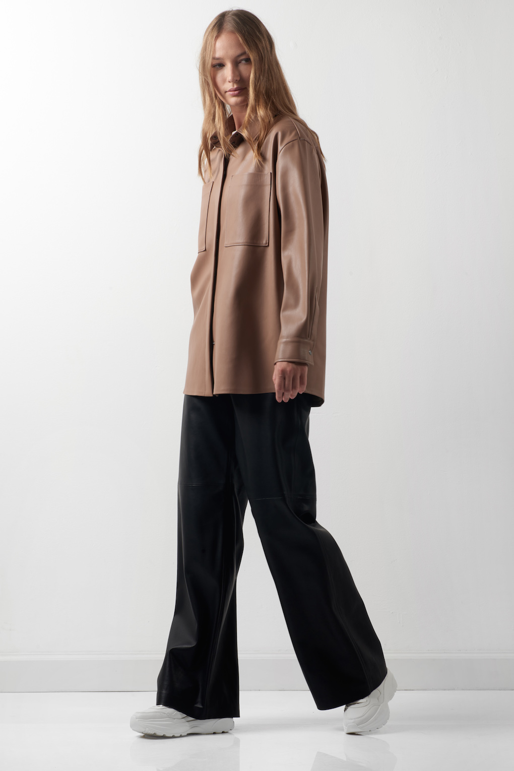 Рубашка из экокожи VASSA CODE, пол женский, цвет коричневый, фото №4