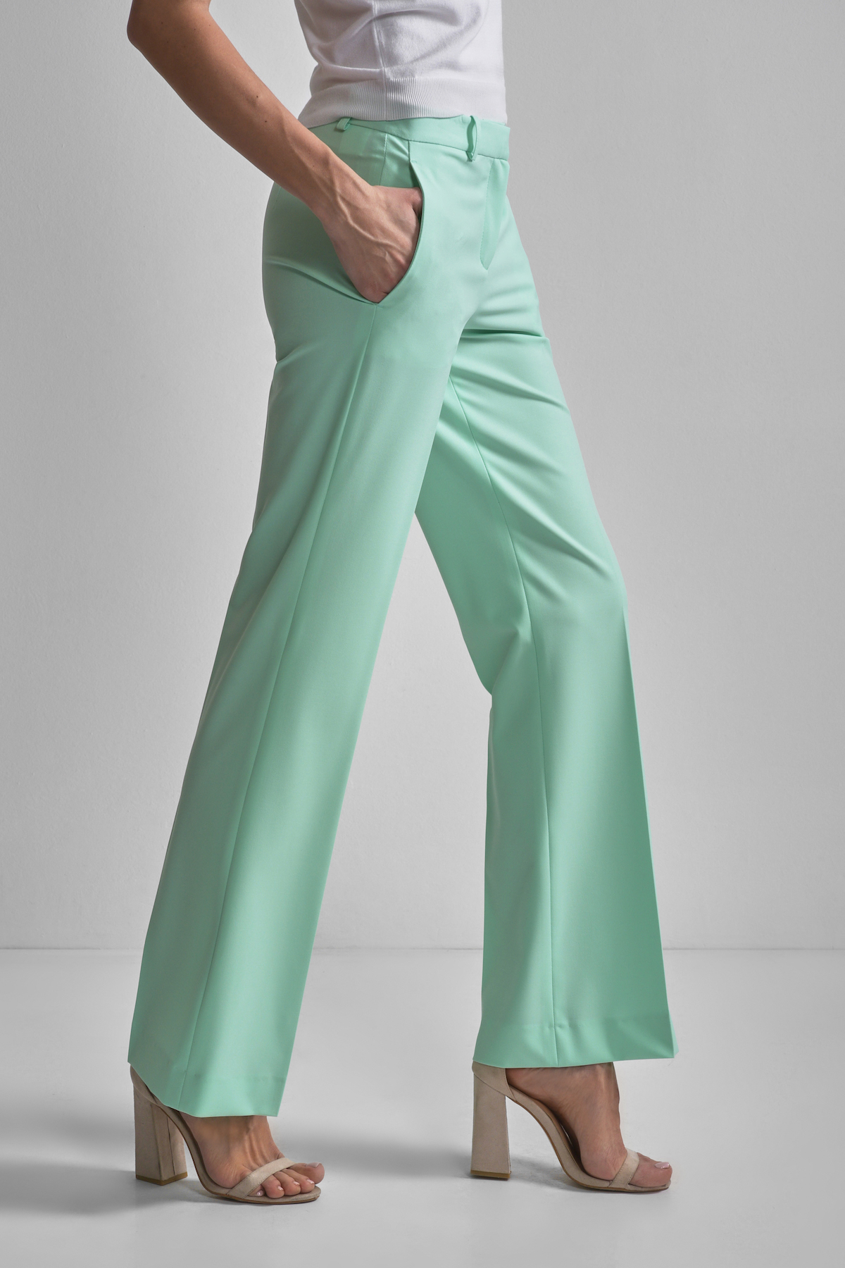Брюки расклешенного силуэта VASSA&Co, пол женский, цвет зеленый, фото №3