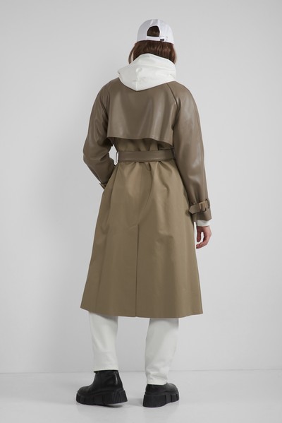 Двубортный тренч с деталями из экокожи VASSA CODE, пол женский, цвет серый, фото №5