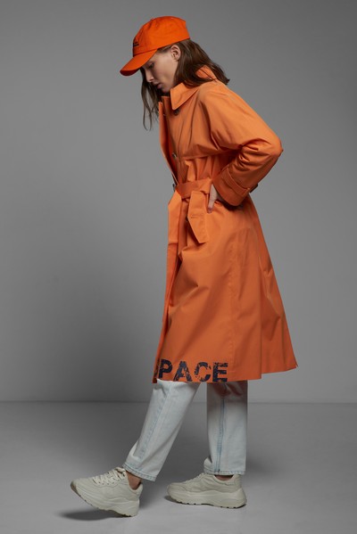 Тренч в оранжевом цвете с принтом VASSA CODE, пол женский, цвет оранжевый, фото №3