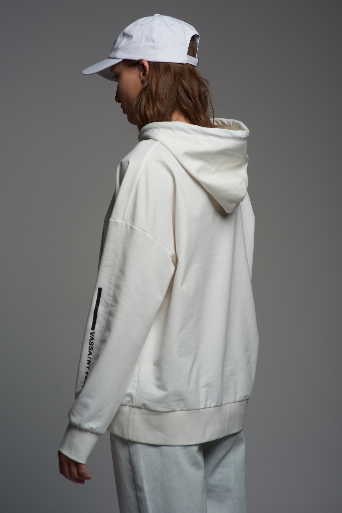 Худи с принтом VASSA CODE, пол женский, цвет белый, фото №4