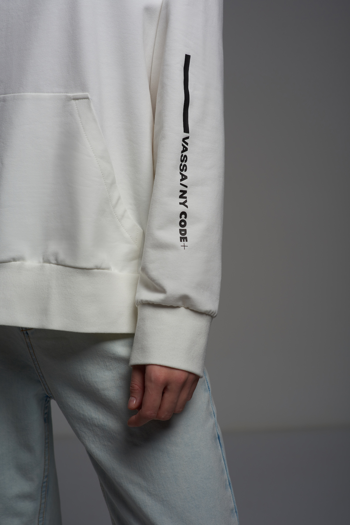 Худи с принтом VASSA CODE, пол женский, цвет белый, фото №6