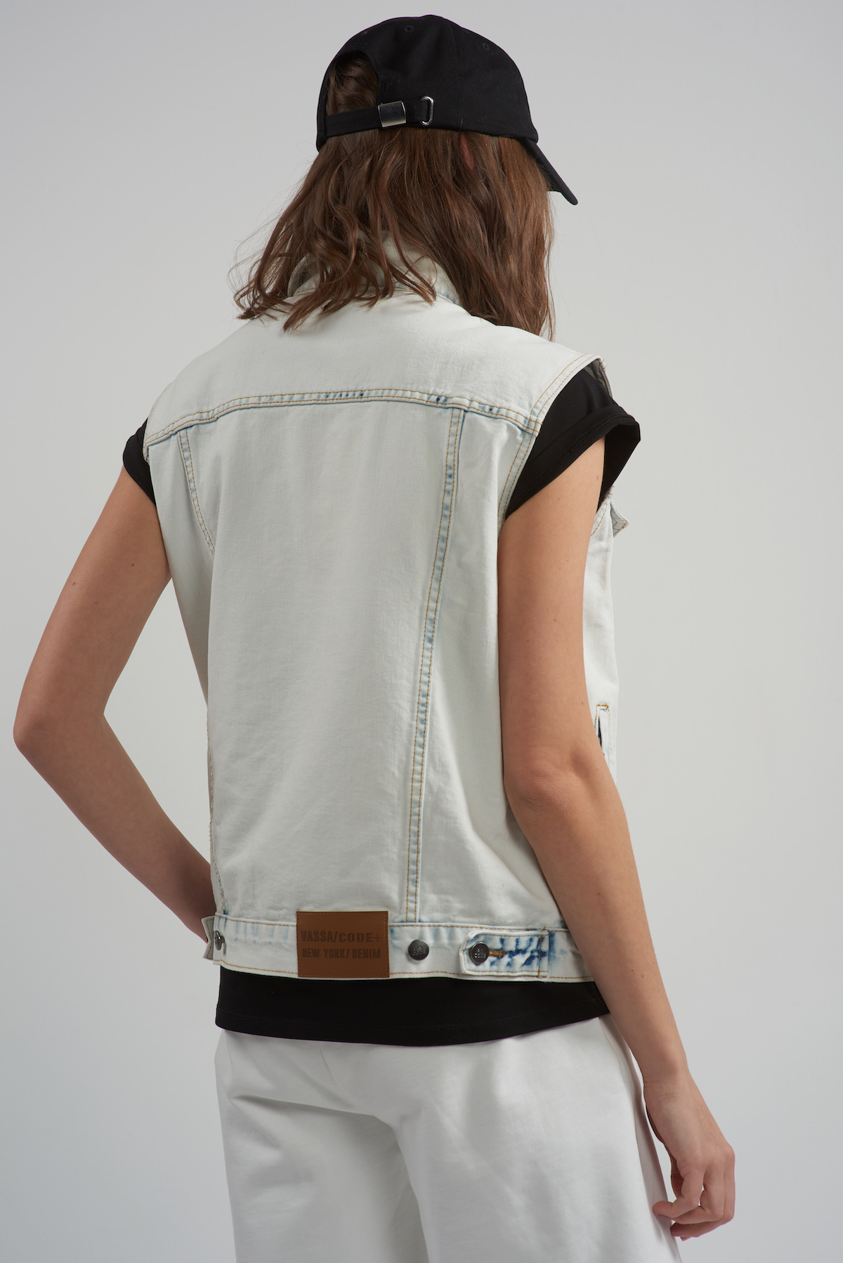 Джинсовый жилет VASSA CODE, пол женский, цвет голубой, фото №5