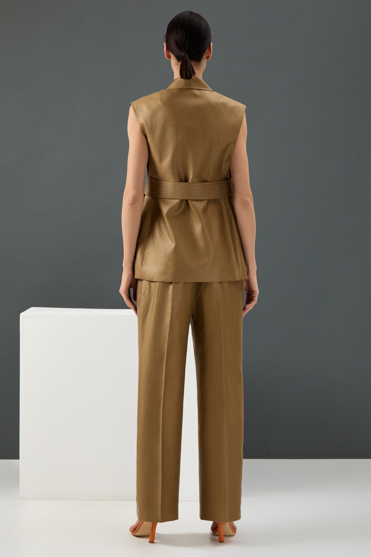 Дизайнерский жилет VASSA&Co, пол женский, цвет хаки, фото №3